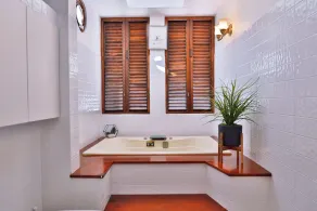 Unique Beach Villa in the City - Image 4