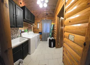 \tGorgeous 4BR Log Retreat on 40 Acres —Pond View – Mid-Michigan—sleeps 11+ - Image 4