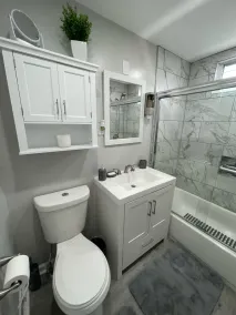 Beautiful newly renovated home near airport with fireplace & sunroom. - Image 5
