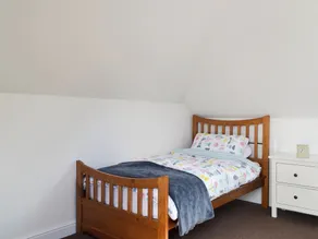 3 chambres à coucher à Farnham - Image 5