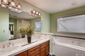 Luxurious home with great views in historic Queen Anne near Space needle - Image 5