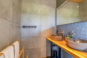 attractive and modern 6-person holiday villa - Image 3
