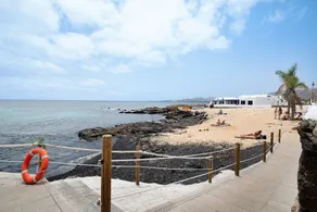 Modern Holiday Home Welling with Sea View and Terrace - Image 3