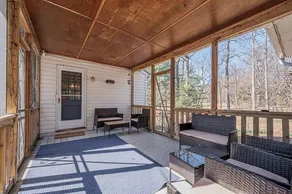 Clean & Spacious Charming Farmhouse - Image 4