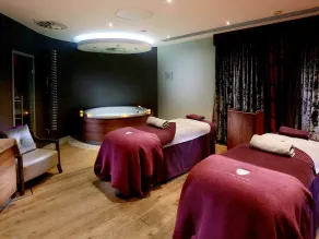 Mansion House Apartments at Cameron Lodges - Image 2