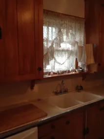 LOCATION: quiet and central! Cottage In The Heart Of Historic Downtown Bend! - Image 4