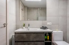 Central and modern apartment with Parking and FREE WIFI  - Image 3