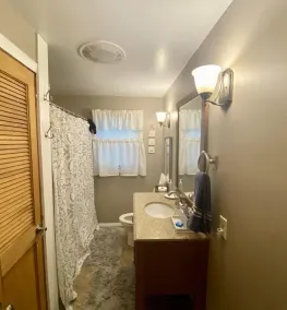3 BR ranch on large, private lot with bocce court & outdoor shower - Image 2