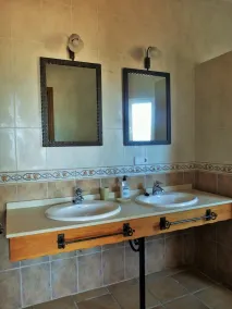 Villa mit eigenem Pool mit Blick auf die Landschaft, die Berge und das Meer. Gratis Wifi - Image 2