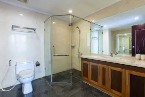 2-bedroom apartment with spacious city view, indoor&outdoor swimming pools - Image 2