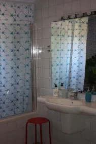 Maison idéale pour les familles avec enfants, grand jardin avec piscine et aire de jeux - Image 3