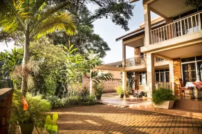 Beautiful spacious house & garden, 10 mins to City centre sleeps up to 20 guests - Image 2