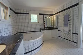 Villa Piscine chauffée, à 500m de la mer, Air conditionné, Salle de jeux, près de la ville - Image 4