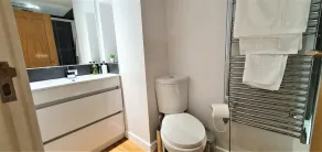Ultra Modern, Super Comfortable, 2 Bed Apartment Northampton Town Centre - Image 5