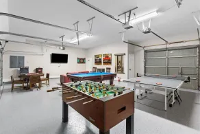 Newhouse Manor Dallas Premier Location - Image 2