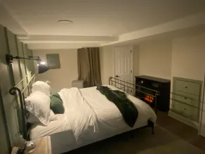 Stylish & Spacious Princeton Basement Apt w/ King Bed, Private Entrance - Image 4