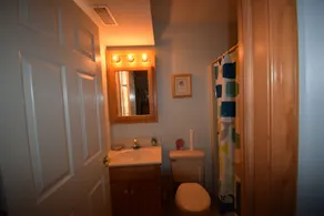 Townhome in the outskirts off the movers and shakers - Image 2