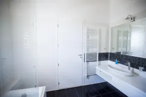 Sea view villa with swimming pool, jacuzzi and steam bath - Image 3