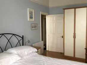Lejlighed på første sal ved havet med balkon og spektakulær havudsigt. - Image 3