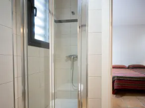 Villa Moderna Familiar con Piscina Privada y Aire Acondicionado - Image 4