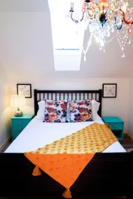 Quirky Farm Stay - 2 Bedrooms - Hot tub - Image 5