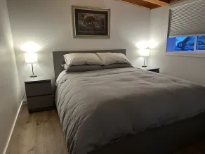 Serenity LakeHouse on Mabel Lake - Hot tub & 105 feet of beach - Image 3