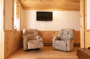 C7 - Cozy Lakeside Cottage in Temiskaming Shores - Image 2