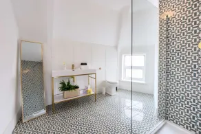 Stylish en-suite Boutique Apartment 8min to centre for 4 - Image 5