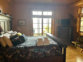 Cayuga Lodge South - Image 5