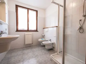 Agréable appartement avec piscine, WIFI, TV, terrasse, vue panoramique, près de Riva Del Garda - Image 3