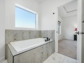 Beautiful 4 bedroom home 5 minutes away from the movie theatre. - Image 3