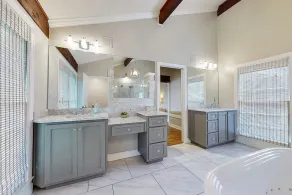 Unique find on Logan Martin! Cozy, spacious and family friendly. - Image 3