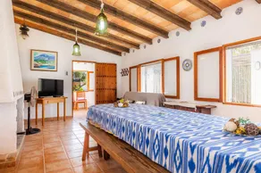 Maison de campagne \"Sa Casa Des Pintor Miquel Vives 213\" avec piscine privée, 2 terrasses et Wi-Fi - Image 2
