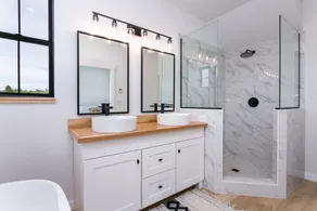 Fairhaven Luxury With Rooftop Deck and Ocean Views - Image 5