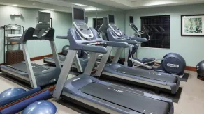 Queen Studio Near IBM. Free Breakfast. Pool. Gym. - Image 2