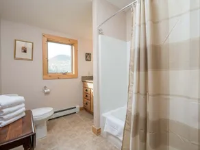Family Chalet, Meadow Views & Gas Fireplace - Image 4