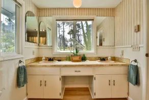 Coastal Bliss, Ocean Views, 0.3 walk to Beach - 6beds, sleeps 9, dog friendly - Image 3