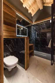 Luxurious chalet with indoor pool, sauna, and home cinema - Image 4