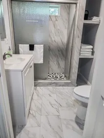 Luxurious beds, remodeled, very clean, quiet neighborhood, big backyard & tree!! - Image 2