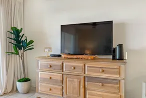 Seaside Serenity: Your Perfect Condo Escape! - Image 2