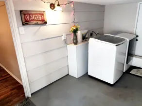 Adorable and Clean Suite walk to Downtown  Noblesville - Image 2