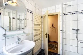 Apartment 'Schlossbergblick' with Shared Terrace, Shared Garden and Wi-Fi - Image 4