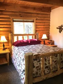 Mighty Moose Log Cabin, 20 Minutes to W Yellowstone, Fishing, Sleeps 10. - Image 5