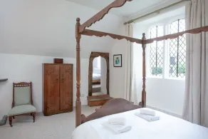 Beautiful apartment within Grade 1 listed Manor House - Image 5