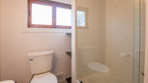 UnWined Lakeside: Remodeled Lakefront Home - Image 4