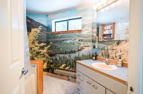 Clean and Peaceful Cabin with Wifi Near Lakes - Image 2