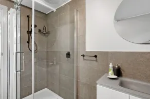 Modern guesthouse | Quiet, quaint & private | Peaceful courtyard | Pet friendly - Image 4