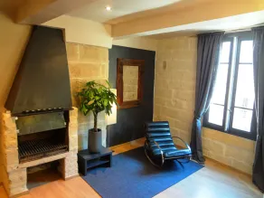 Very quiet terrace with a view, 80m² in Uzes hist. center, 2 bedrooms, AC, WIFI - Image 2