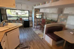 Logan Martin Lake Sunroom camper - Image 5