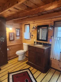 Classic Maine Lake Cottage, 25ft from lake shore! - Image 3